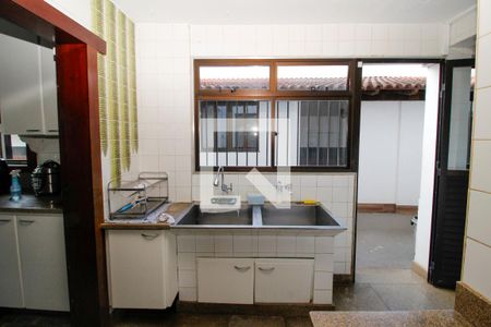 Casa à venda com 170m², 6 quartos e 20 vagasCozinha