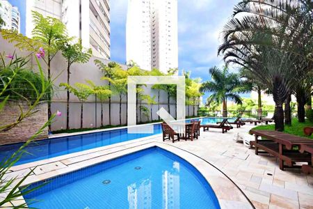 Apartamento à venda com 184m², 3 quartos e 4 vagas Apartamento à venda com 184m², 3 quartos e 4 vagasÁrea comum - Piscina