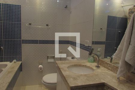 Casa à venda com 237m², 4 quartos e sem vagaBanheiro Suíte 2