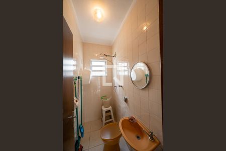 Casa à venda com 199m², 3 quartos e 2 vagas Casa à venda com 199m², 3 quartos e 2 vagasBanheiro de Serviço
