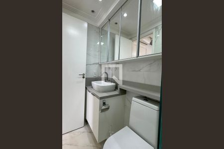 Apartamento à venda com 74m², 2 quartos e 2 vagasBanheiro da Suíte 1