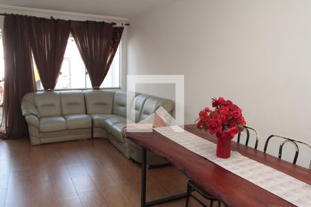 Casa à venda com 117m², 3 quartos e 3 vagasSala