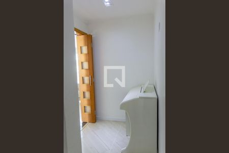 Casa à venda com 100m², 3 quartos e 2 vagasCorredor quartos