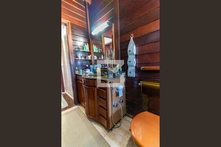 Casa à venda com 390m², 4 quartos e 4 vagasBanheiro