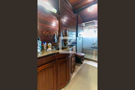 Casa à venda com 390m², 4 quartos e 4 vagasBanheiro