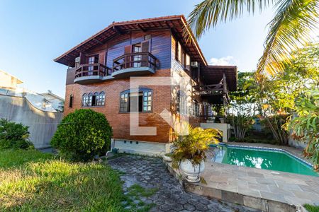 Casa à venda com 390m², 4 quartos e 4 vagasFachada