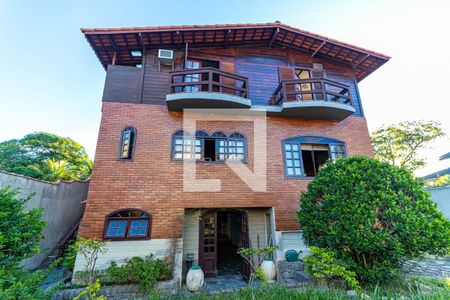 Casa à venda com 390m², 4 quartos e 4 vagasFachada