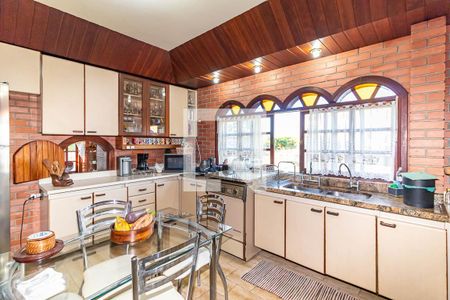 Casa à venda com 390m², 4 quartos e 4 vagasCozinha