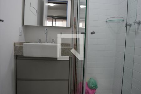 Banheiro de kitnet/studio para alugar com 1 quarto, 28m² em Pinheiros, São Paulo