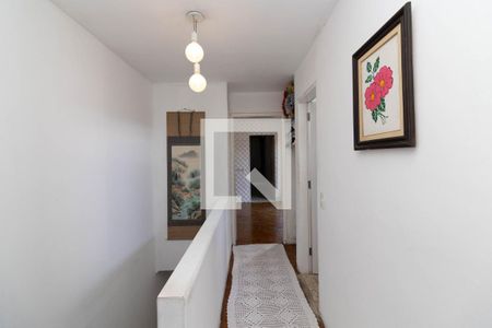 Casa à venda com 250m², 4 quartos e 2 vagas Casa à venda com 250m², 4 quartos e 2 vagasCorredor