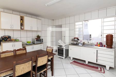 Casa à venda com 250m², 4 quartos e 2 vagas Casa à venda com 250m², 4 quartos e 2 vagasCozinha