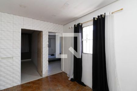 Casa à venda com 250m², 4 quartos e 2 vagas Casa à venda com 250m², 4 quartos e 2 vagasHall