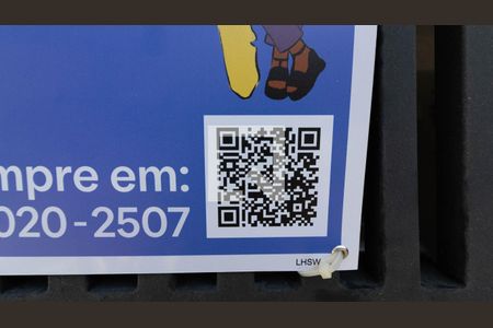 Casa à venda com 250m², 4 quartos e 2 vagas Casa à venda com 250m², 4 quartos e 2 vagasFachada