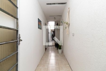 Casa à venda com 250m², 4 quartos e 2 vagas Casa à venda com 250m², 4 quartos e 2 vagasCorredor