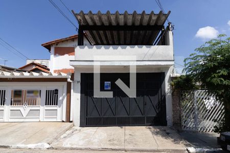 Casa à venda com 250m², 4 quartos e 2 vagas Casa à venda com 250m², 4 quartos e 2 vagasFachada