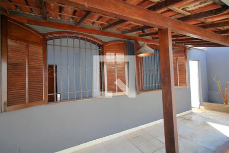 Casa à venda com 360m², 4 quartos e 2 vagasVaranda Frontal
