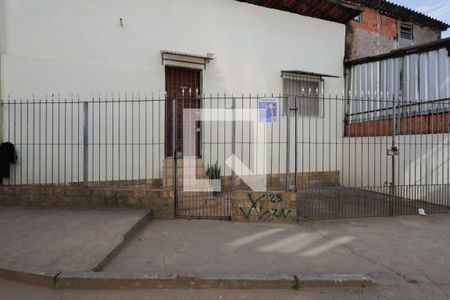 Casa à venda com 70m², 1 quarto e 1 vaga Casa à venda com 70m², 1 quarto e 1 vagaFachada