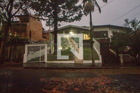 Casa à venda com 178m², 4 quartos e 2 vagas Casa à venda com 178m², 4 quartos e 2 vagasFachada