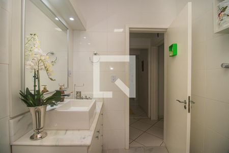Casa à venda com 178m², 4 quartos e 2 vagas Casa à venda com 178m², 4 quartos e 2 vagasBanheiro Social