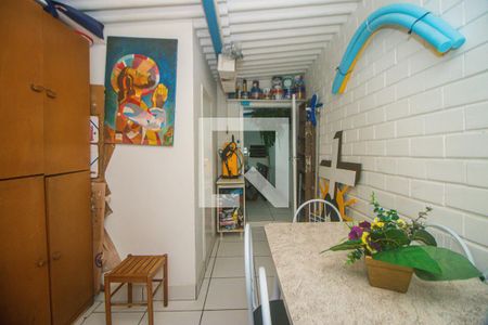 Casa à venda com 178m², 4 quartos e 2 vagas Casa à venda com 178m², 4 quartos e 2 vagasDepósito