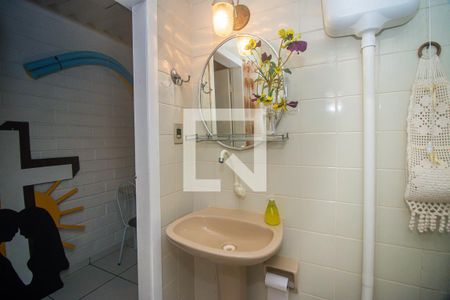 Casa à venda com 178m², 4 quartos e 2 vagas Casa à venda com 178m², 4 quartos e 2 vagasBanheiro Auxiliar