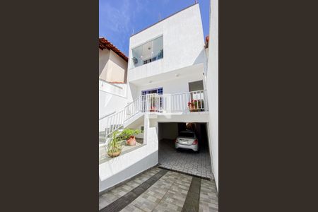 Casa à venda com 246m², 3 quartos e 4 vagasGaragem - Quintal