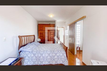 Casa à venda com 246m², 3 quartos e 4 vagasSuite