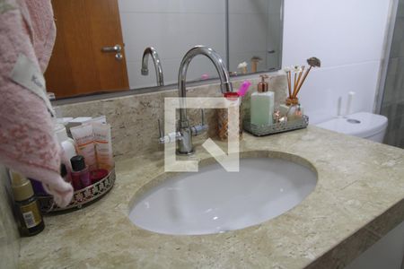 Casa à venda com 175m², 3 quartos e 4 vagasPia banheiro da suíte 2