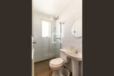 Apartamento à venda com 317m², 4 quartos e 5 vagas Apartamento à venda com 317m², 4 quartos e 5 vagasBanheiro de Serviço