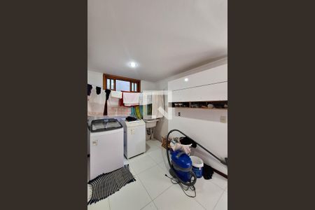 Casa à venda com 300m², 3 quartos e 4 vagas Casa à venda com 300m², 3 quartos e 4 vagasÁrea de Serviço