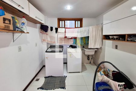 Casa à venda com 300m², 3 quartos e 4 vagas Casa à venda com 300m², 3 quartos e 4 vagasÁrea de Serviço
