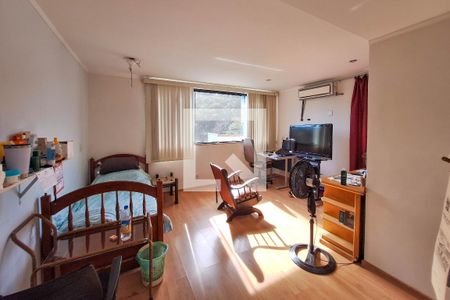 Casa à venda com 300m², 3 quartos e 4 vagas Casa à venda com 300m², 3 quartos e 4 vagasSuíte 2