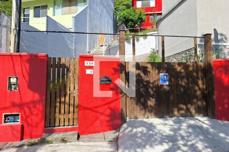 Casa à venda com 300m², 3 quartos e 4 vagas Casa à venda com 300m², 3 quartos e 4 vagasFachada