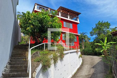 Casa à venda com 300m², 3 quartos e 4 vagas Casa à venda com 300m², 3 quartos e 4 vagasQuintal