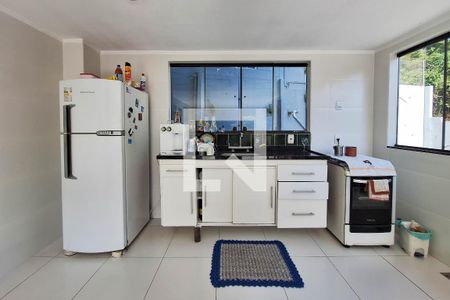 Casa à venda com 300m², 3 quartos e 4 vagas Casa à venda com 300m², 3 quartos e 4 vagasCozinha