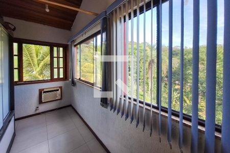 Casa à venda com 300m², 3 quartos e 4 vagas Casa à venda com 300m², 3 quartos e 4 vagasSuíte 3