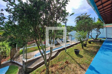 Casa à venda com 300m², 3 quartos e 4 vagas Casa à venda com 300m², 3 quartos e 4 vagasPiscina