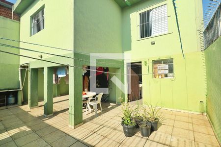 Casa à venda com 240m², 2 quartos e 2 vagasQuintal