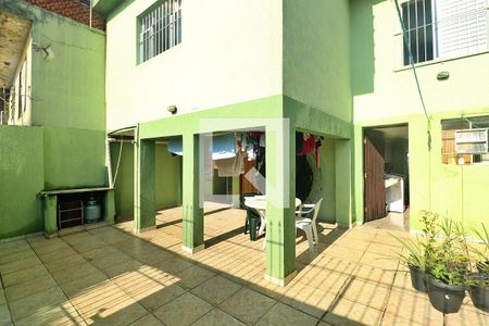 Casa à venda com 240m², 2 quartos e 2 vagasQuintal