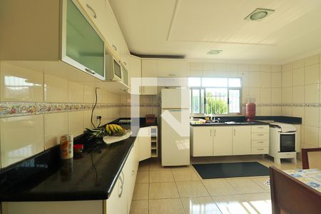 Casa à venda com 240m², 2 quartos e 2 vagasCozinha