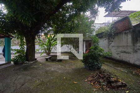 Casa à venda com 200m², 5 quartos e 3 vagas Casa à venda com 200m², 5 quartos e 3 vagasQuintal
