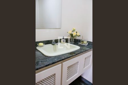 Apartamento à venda com 194m², 4 quartos e 3 vagas Apartamento à venda com 194m², 4 quartos e 3 vagasLavabo