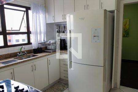 Apartamento à venda com 194m², 4 quartos e 3 vagas Apartamento à venda com 194m², 4 quartos e 3 vagasCozinha