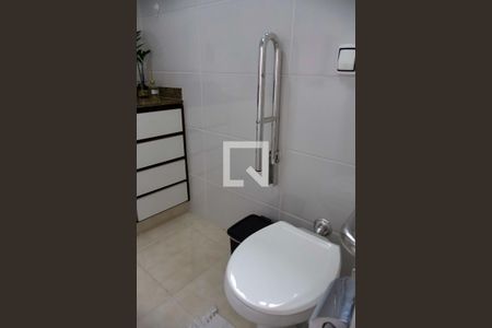 Apartamento à venda com 194m², 4 quartos e 3 vagas Apartamento à venda com 194m², 4 quartos e 3 vagasBanheiro da Suíte 2