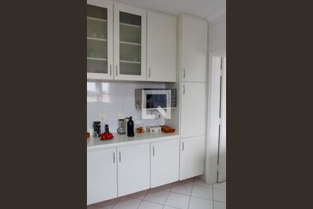 Apartamento à venda com 194m², 4 quartos e 3 vagas Apartamento à venda com 194m², 4 quartos e 3 vagasCozinha