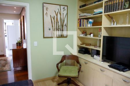 Apartamento à venda com 194m², 4 quartos e 3 vagas Apartamento à venda com 194m², 4 quartos e 3 vagasEscritório