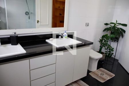 Apartamento à venda com 194m², 4 quartos e 3 vagas Apartamento à venda com 194m², 4 quartos e 3 vagasBanheiro da Suíte 3