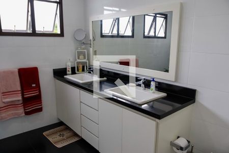 Apartamento à venda com 194m², 4 quartos e 3 vagas Apartamento à venda com 194m², 4 quartos e 3 vagasBanheiro da Suíte 3