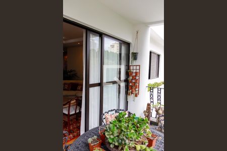 Apartamento à venda com 194m², 4 quartos e 3 vagas Apartamento à venda com 194m², 4 quartos e 3 vagasSacada