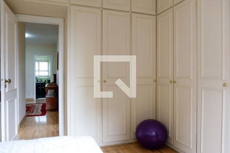 Apartamento à venda com 194m², 4 quartos e 3 vagas Apartamento à venda com 194m², 4 quartos e 3 vagasQuarto 2 - Suíte